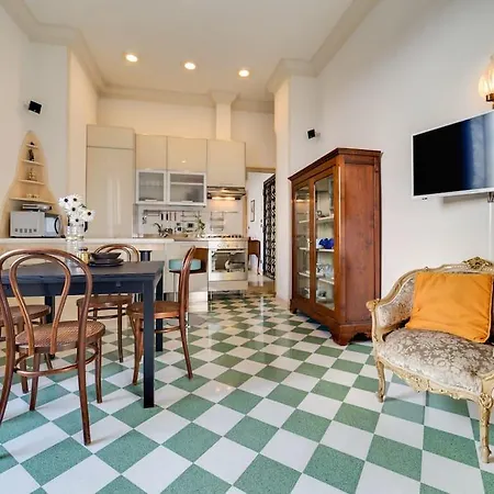 Unique View 2 Bed 3 Bath Central