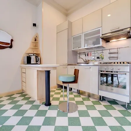 Unique View 2 Bed 3 Bath Central
