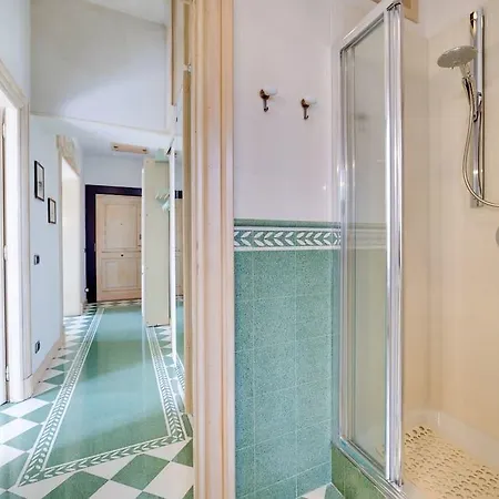 Unique View 2 Bed 3 Bath Central Appartamento Roma