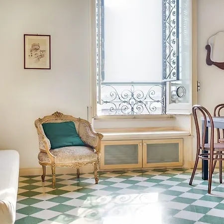 Unique View 2 Bed 3 Bath Central * Roma